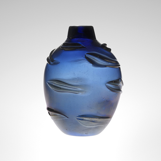 Among his works with relief decoration, Scarpa designed a series featuring swirling elliptical patterns and an iridized surface. A beautiful deep blue rilievi vase, circa 1935, doubled its high estimate to sell for $81,700 in Wright’s Italian Glass auction in June 2012. Courtesy Wright Auctions.ç